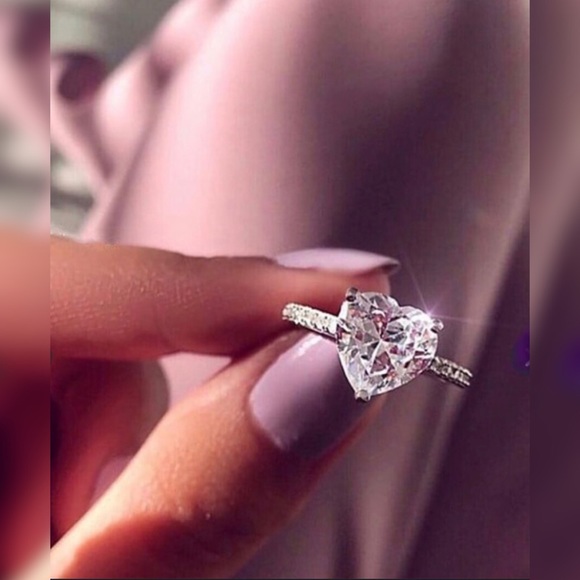 Jewelry - DELICATE SILVER DIAMOND HEART RING SIZE 7